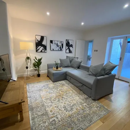 Fantastic Spacious Garden Flat With Own Private Entrance London Exterior photo