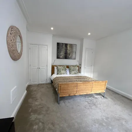Fantastic Spacious Garden Flat With Own Private Entrance London Exterior photo