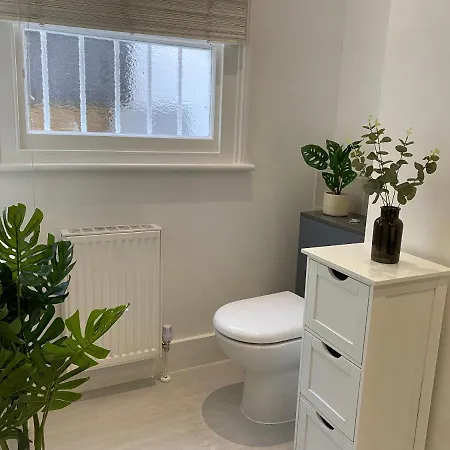 Fantastic Spacious Garden Flat With Own Private Entrance London Exterior photo