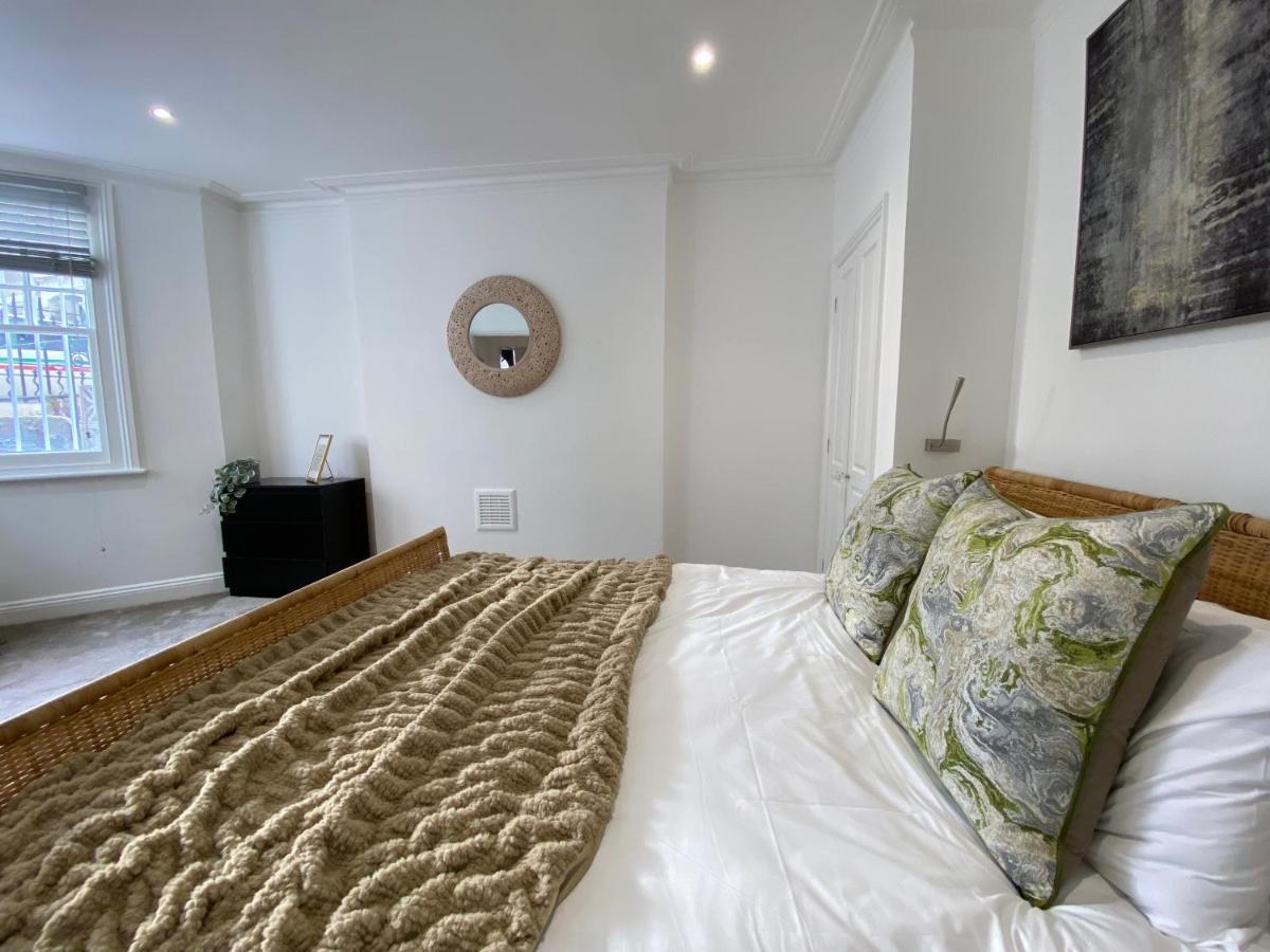 Fantastic Spacious Garden Flat With Own Private Entrance Apartment *